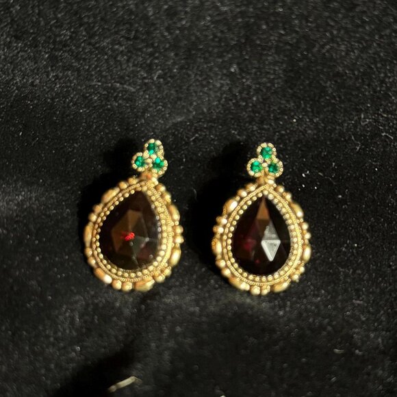 Vintage Pear shaped drop earrings Red cut glass Pierced - Picture 9 of 10